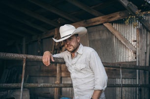 Justin Moore with Special Guest Mitchell Tenpenny