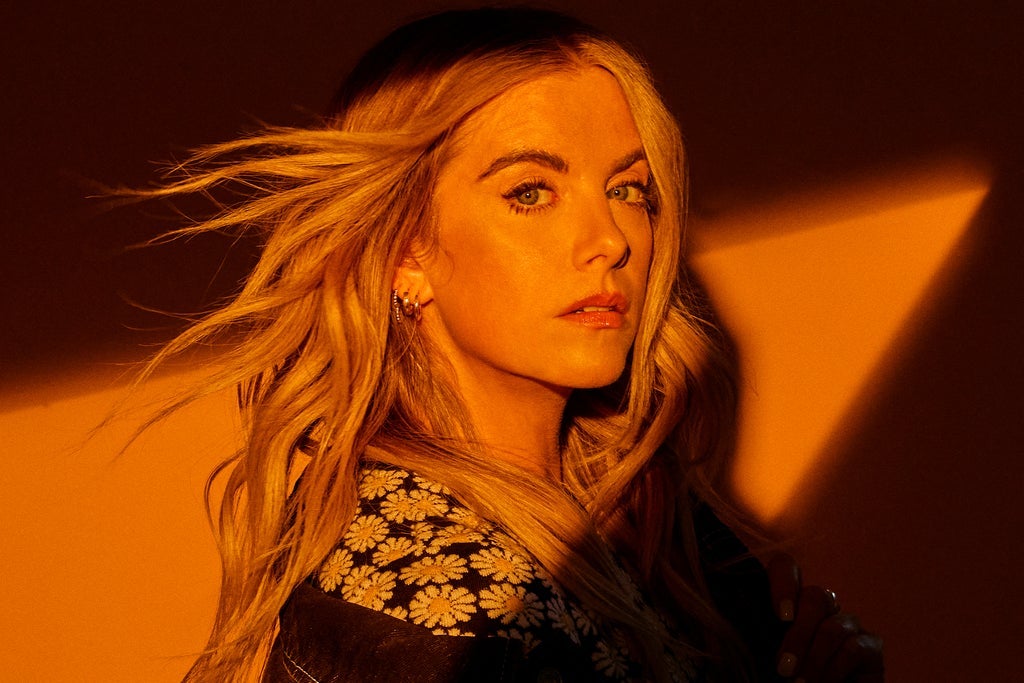 Lindsay Ell - the fence sitter tour