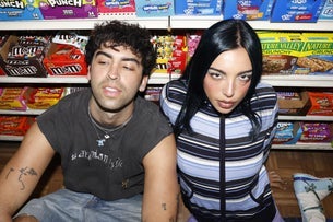 BETWEEN FRIENDS – WOW! TOUR