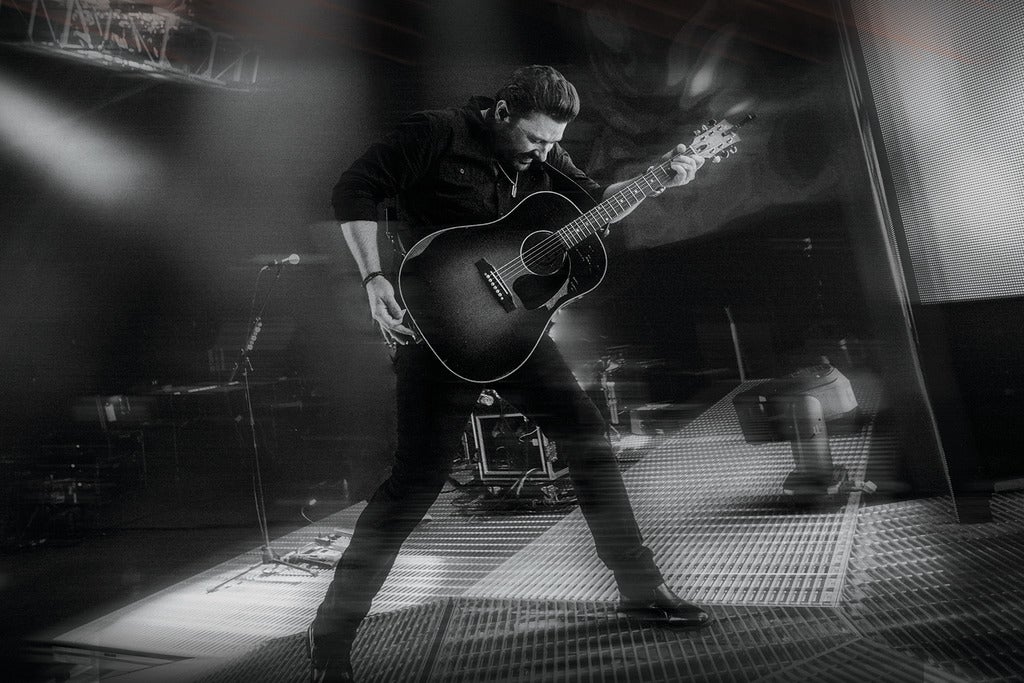 It Must Be Christmas - An Acoustic Evening with Chris Young